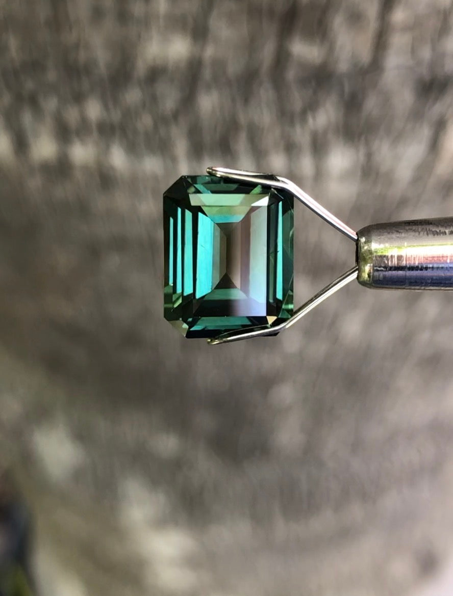 Bright Green Blue Sapphire. M1247