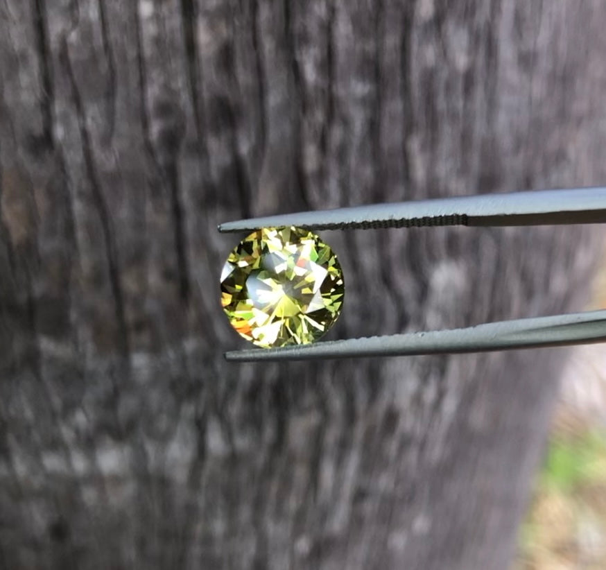 Captivating Parti Colour Sapphire. M1103