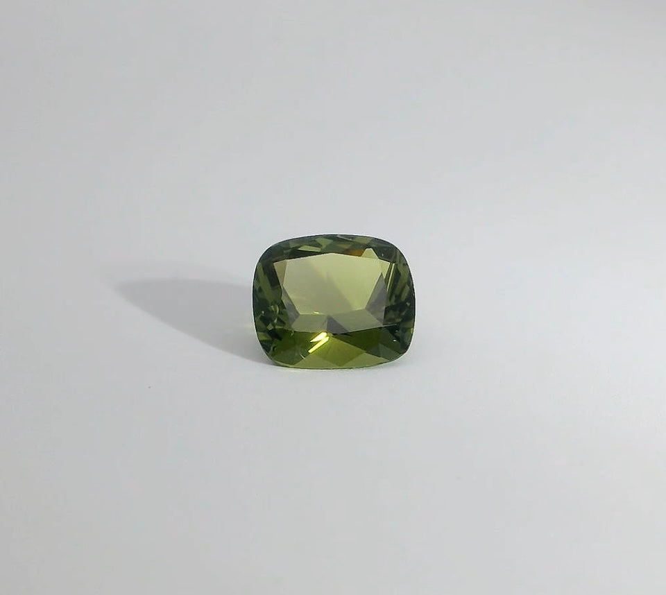 Exquisite Green with Yellow Highlights Sapphire M1146