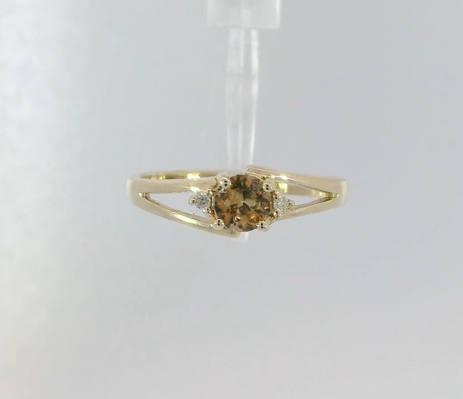 Elegant 9ct Gold Ring with Australian Zircon. M91766