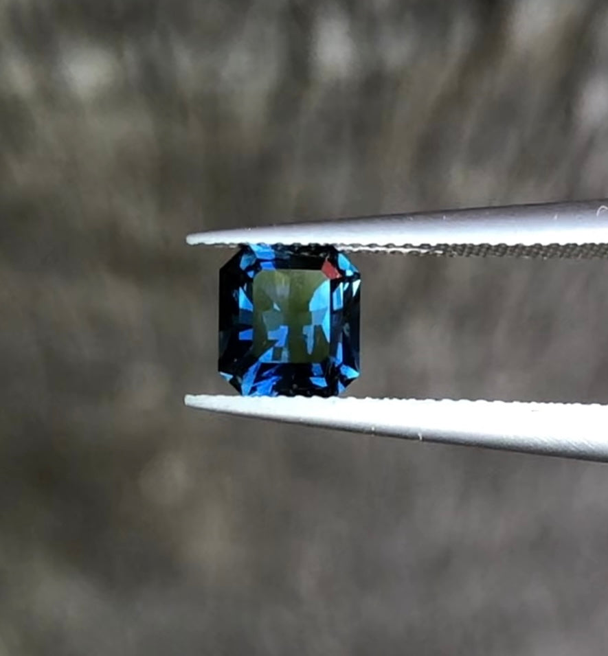 Bright Blue Sapphire. M1163