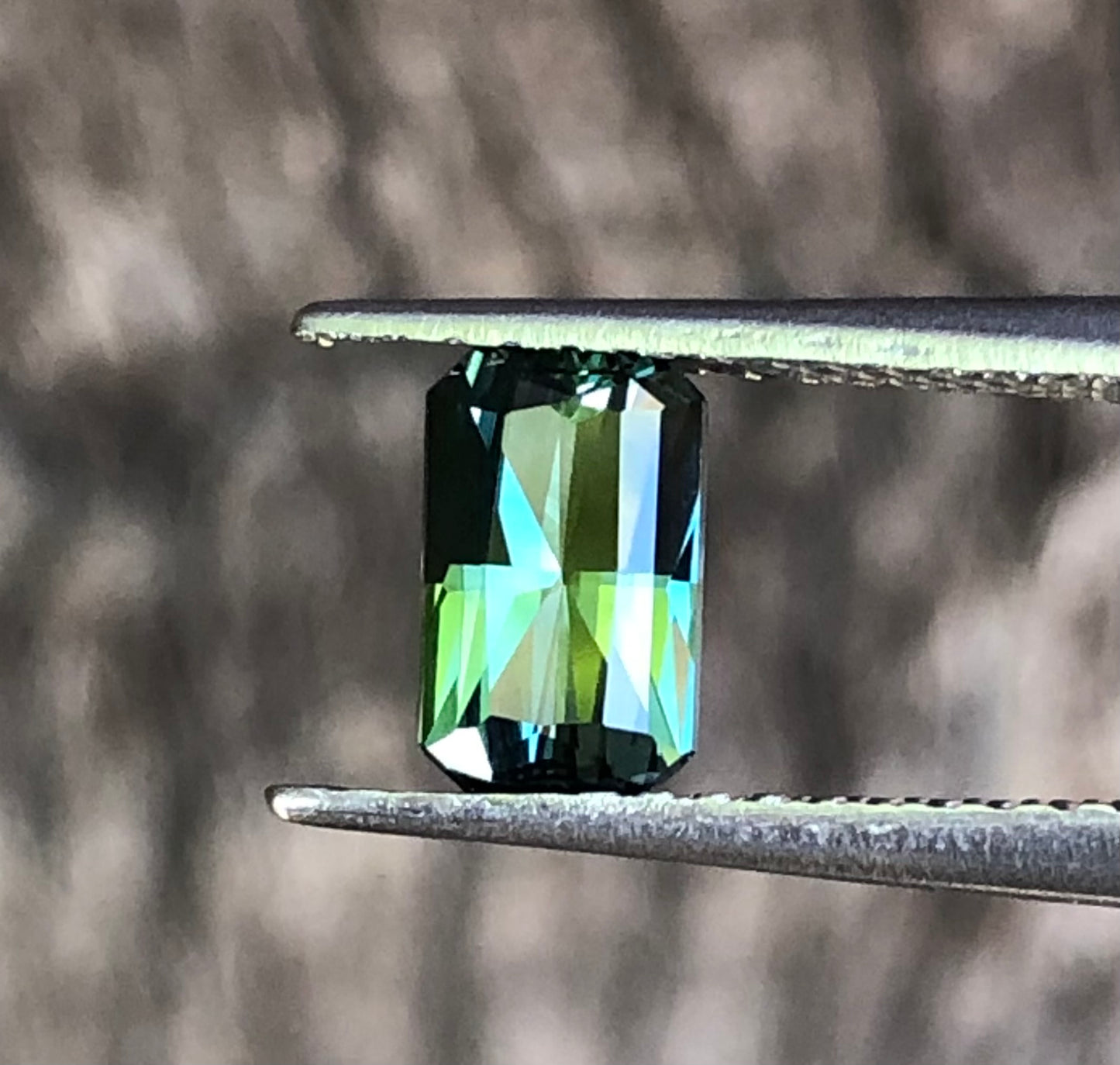 Gorgeous Grass Green Sapphire. M1025