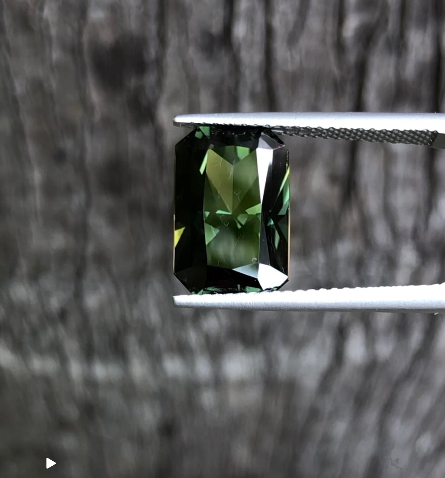 Stunning Green Australian Sapphire. M1044