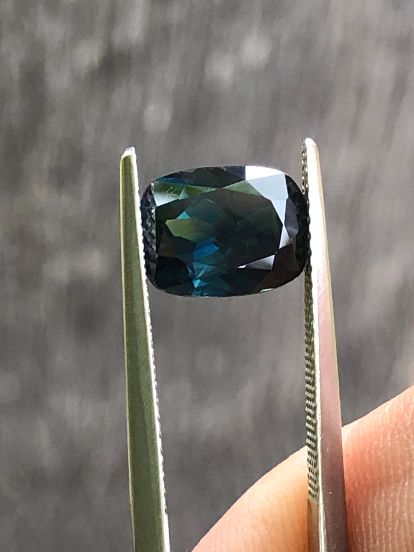 Gorgeous Blue Yellow Parti Australian Sapphire. M1053
