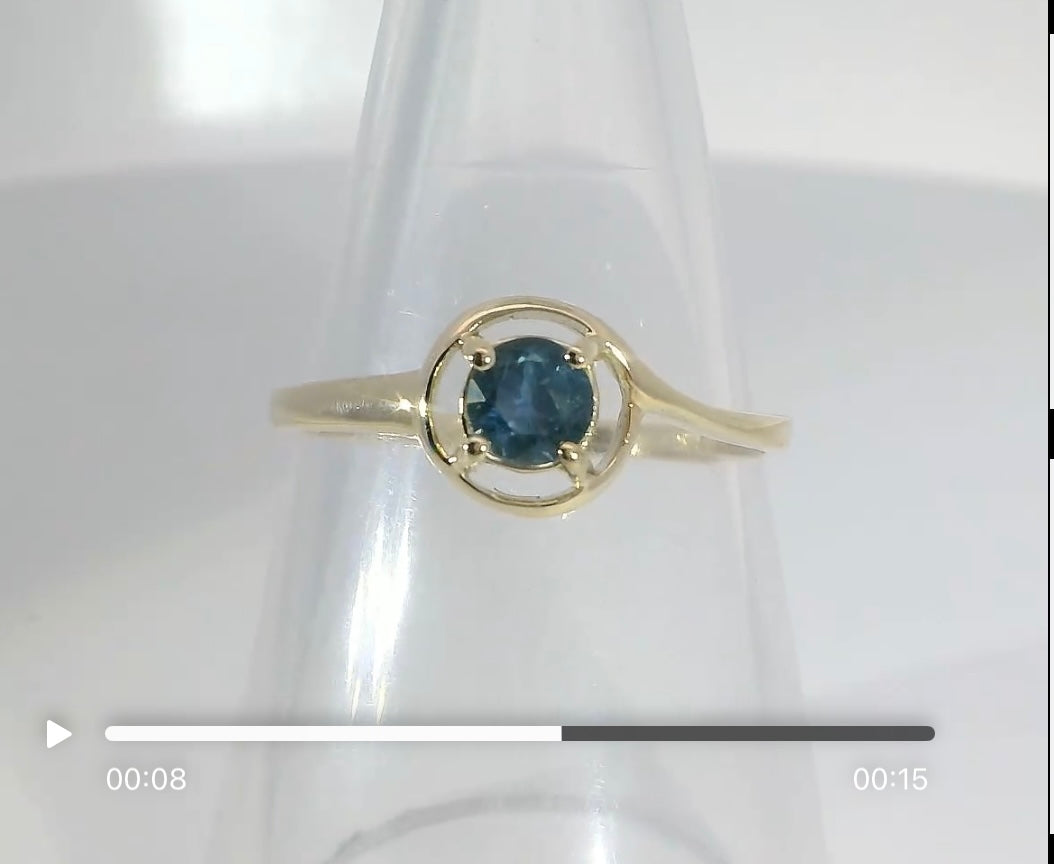 Bright Blue Sapphire set into a 9ct Gold Ring. M92180