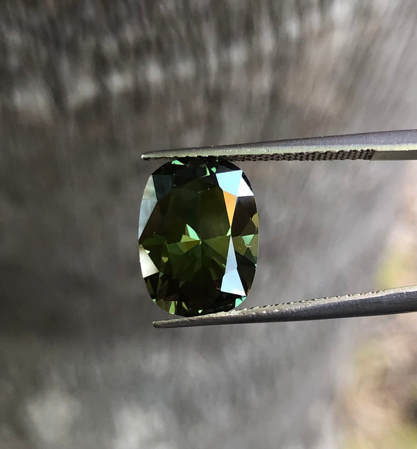 Outstanding Green Sapphire. M1102