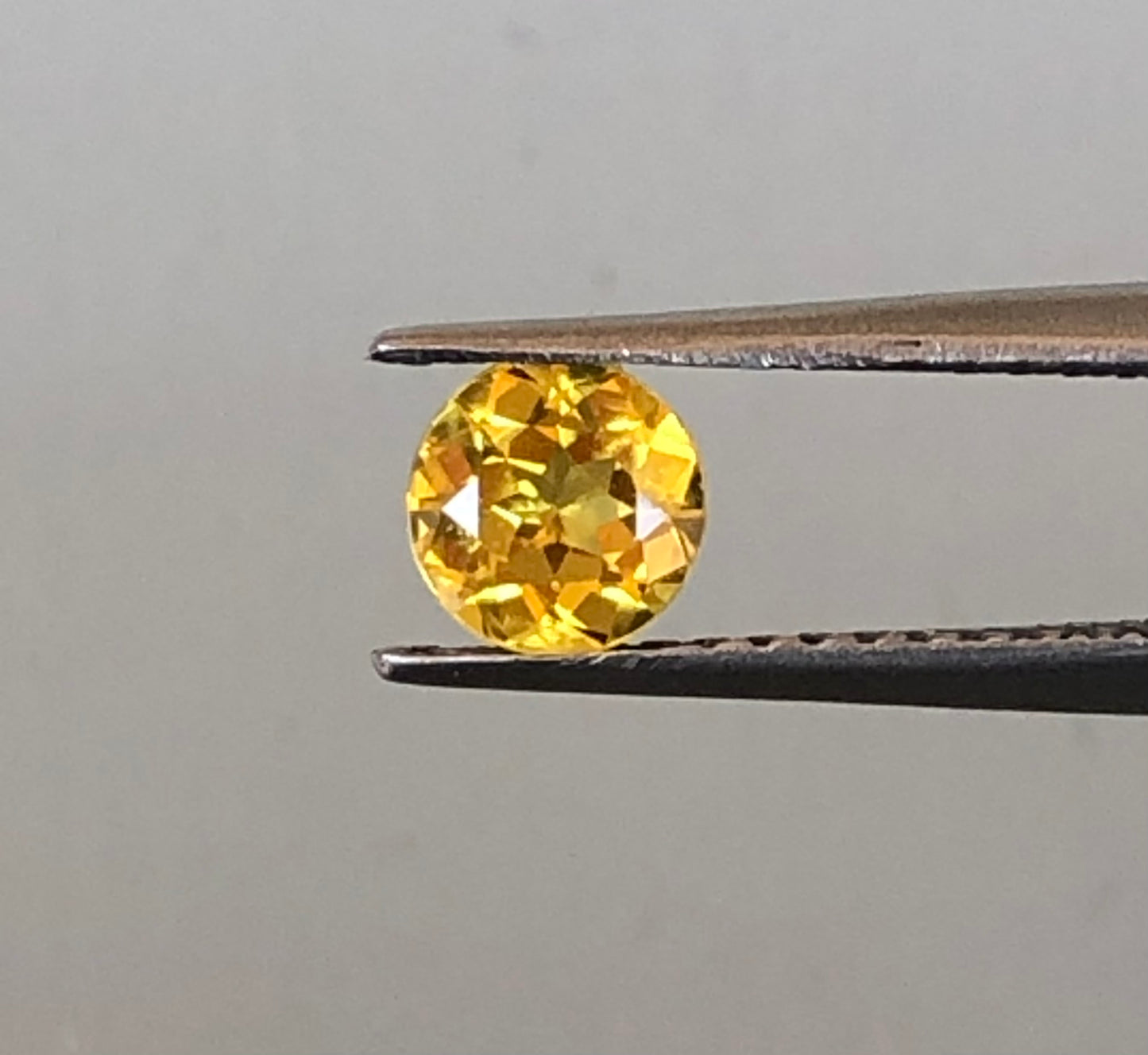 Golden Yellow Sapphire. M1129