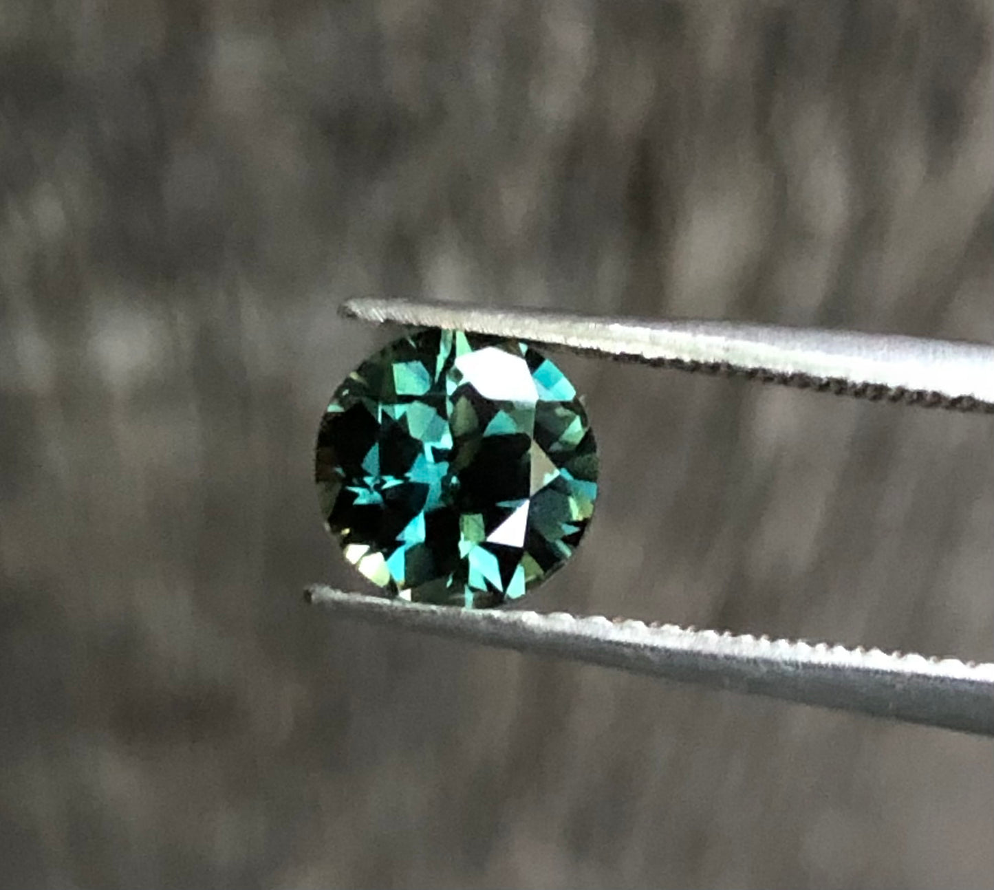 Dazzling Blue Yellow Green Parti Sapphire. M1152