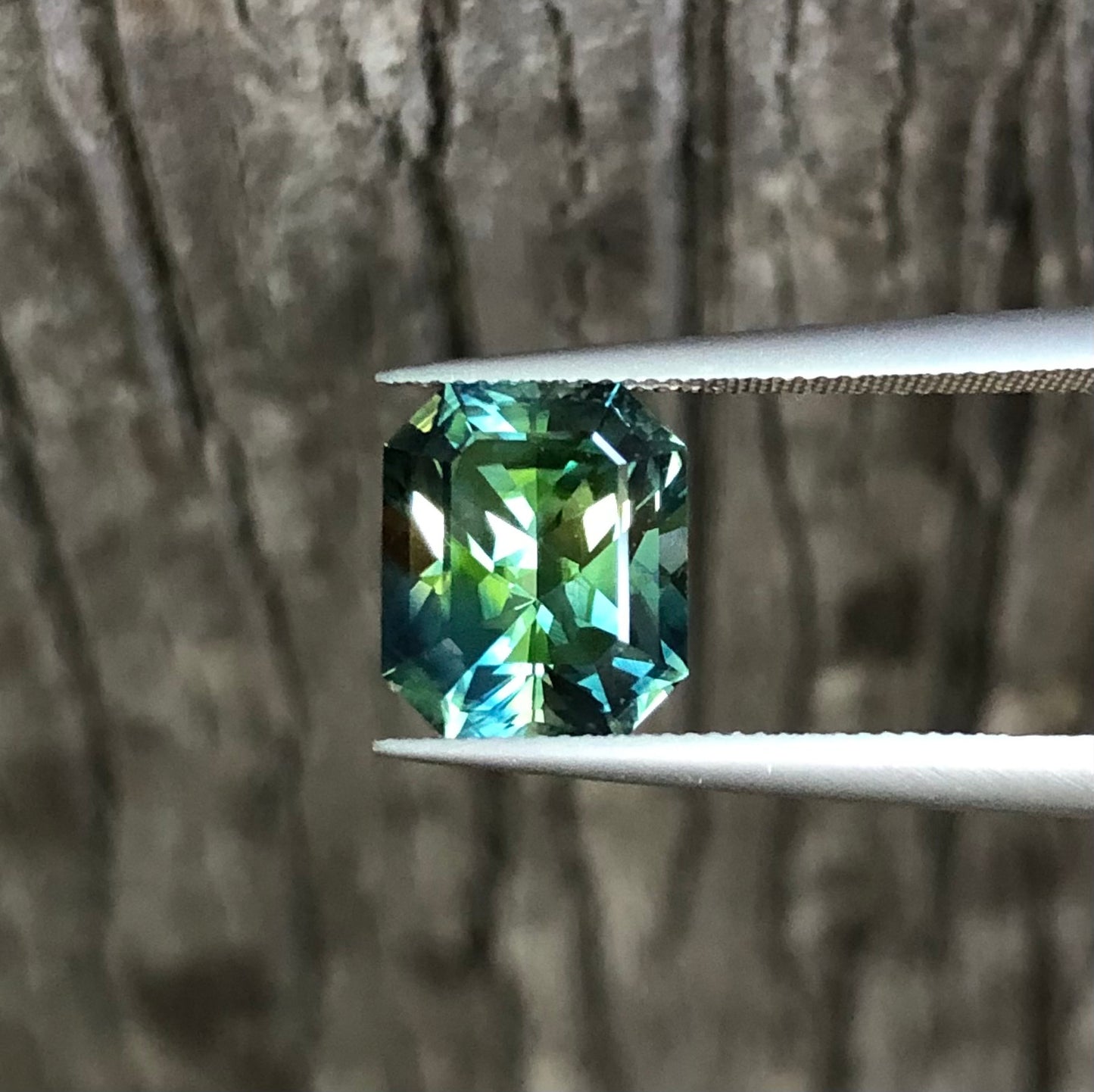 Blue Yellow Green Parti Sapphire. M1165