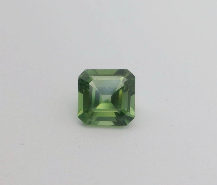 Bright Green Sapphire. M1169