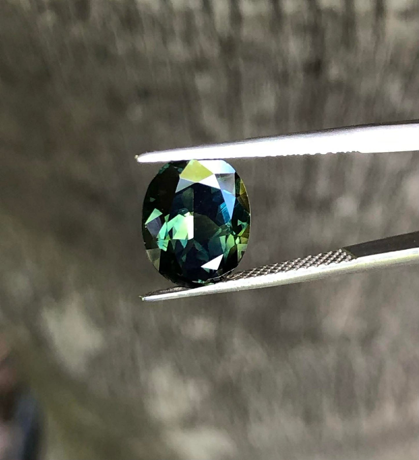 A captivating Yellow Green Parti Sapphire. M1246