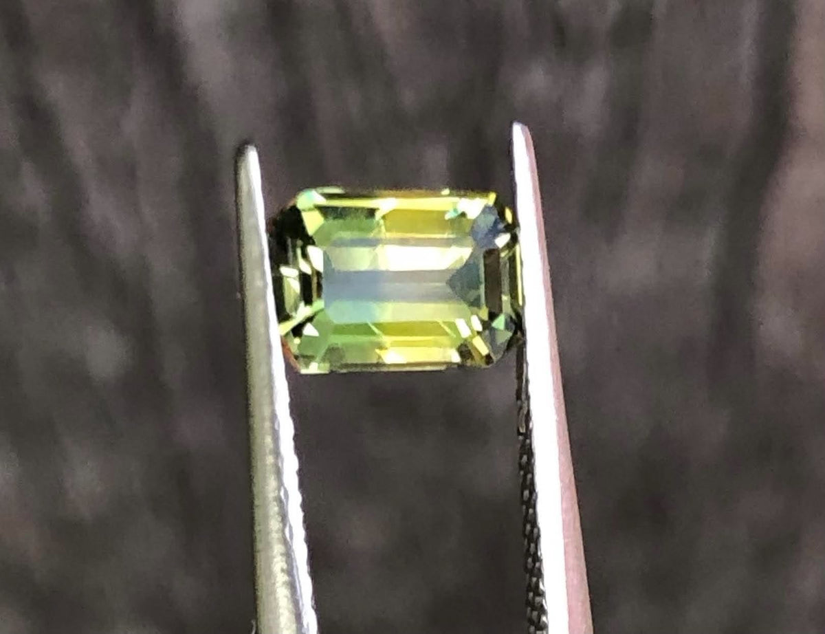 Beautiful Parti Sapphire. M1312