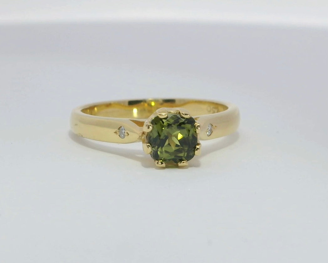 18ct Gold Ring set with Bright Green Sapphire & Diamonds. M18192