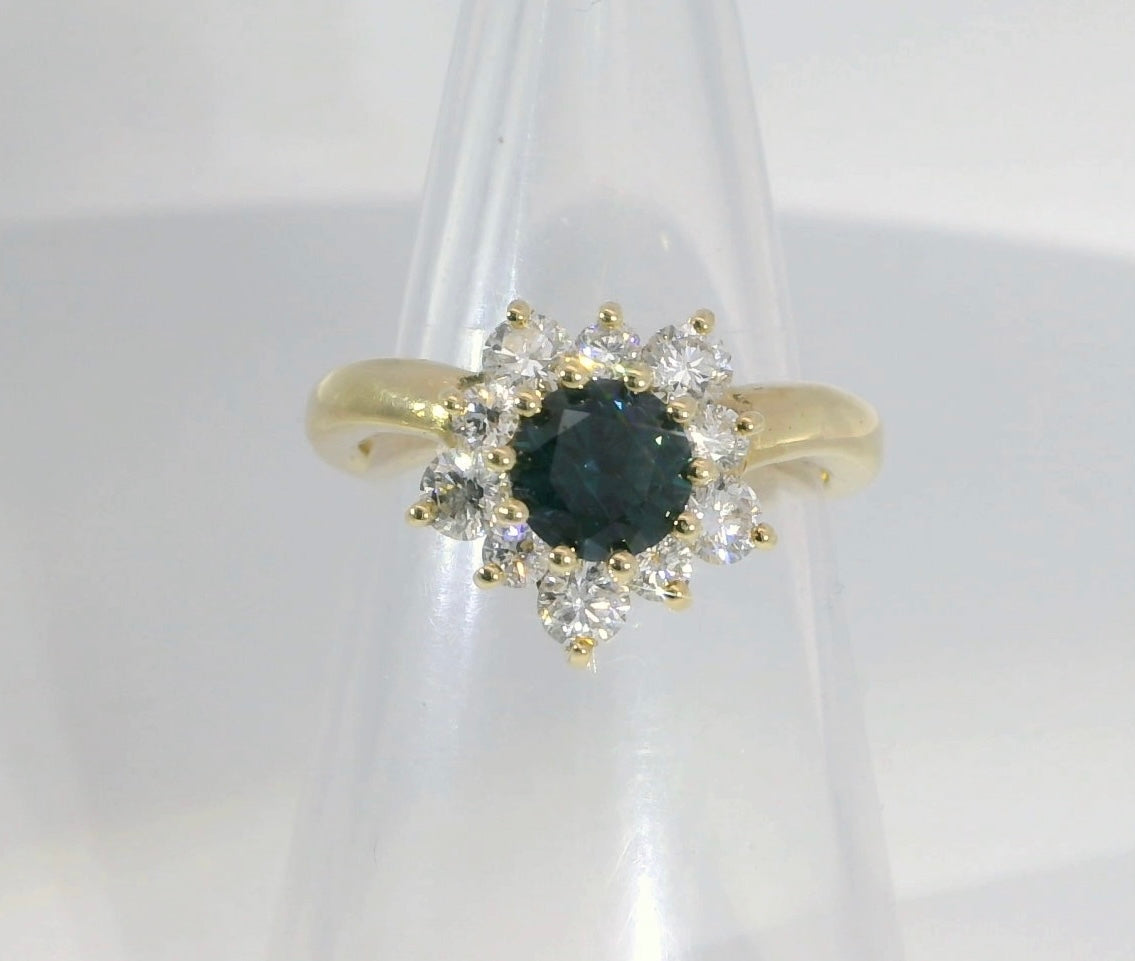Beautiful Bright Blue Sapphire & Diamonds 18ct Gold Ring. M18195