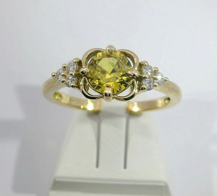 Gorgeous Yellow Sapphire & Diamond 18ct Gold Ring. M18201