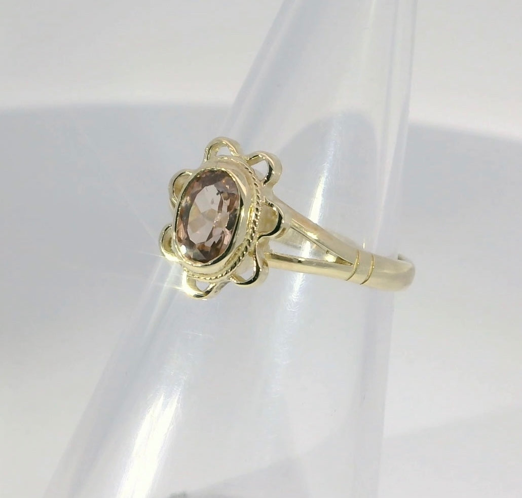 9ct Gold Ring with an Australian Zircon. M91767