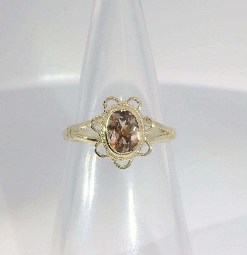 9ct Gold Ring with an Australian Zircon. M91767