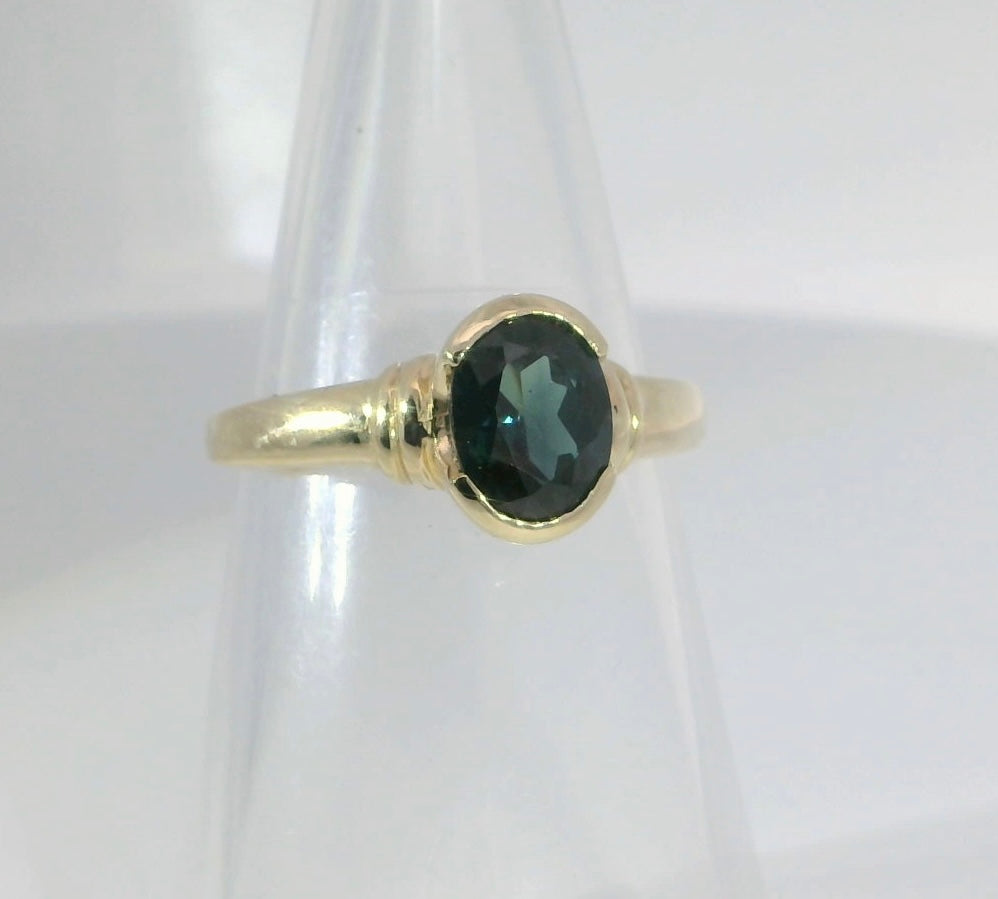 Captivating Blue Green Yellow Parti Sapphire 9ct Gold Ring. M91899