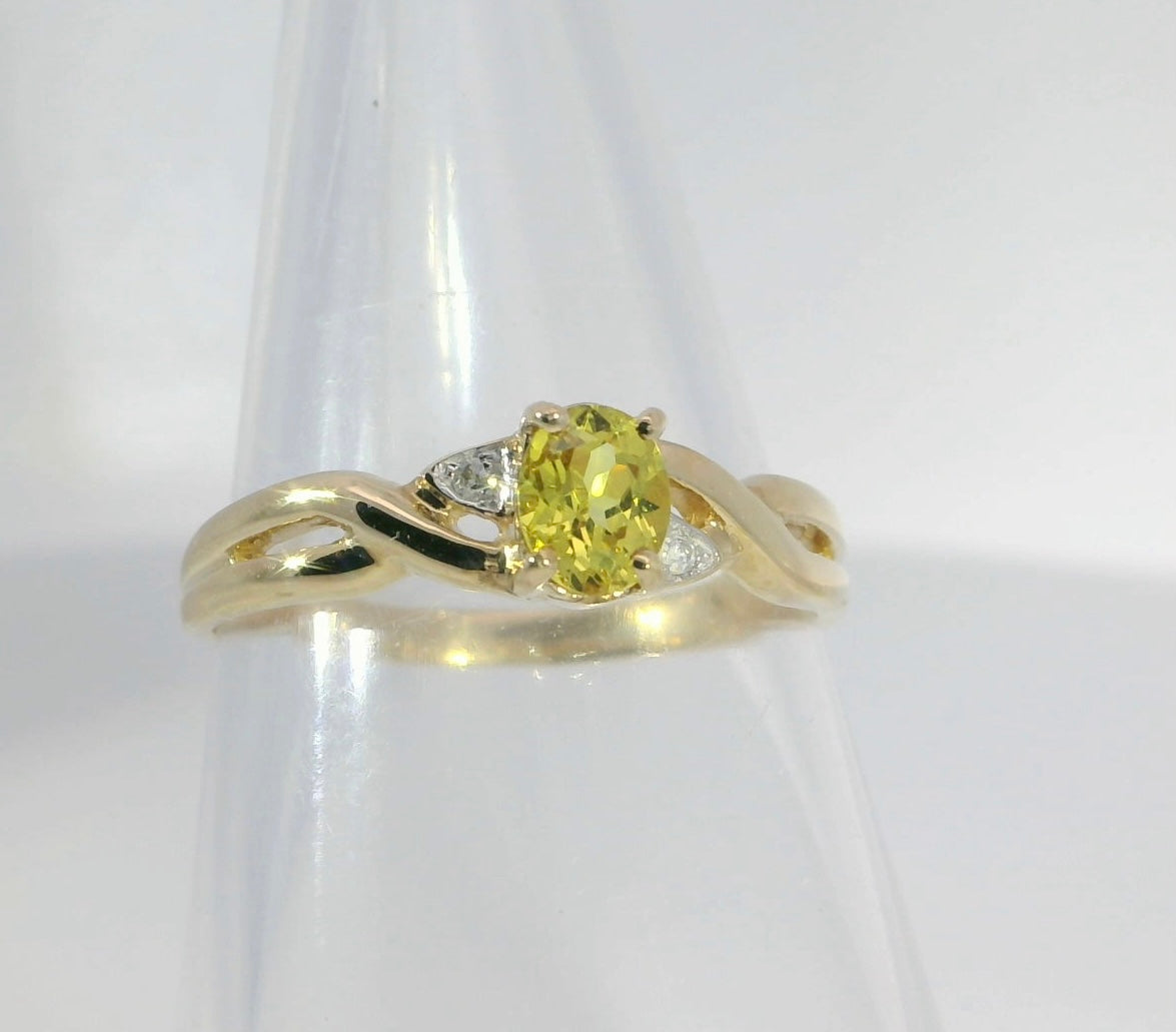 Beautiful Sapphire & Diamond 9ct Gold Ring. M91937