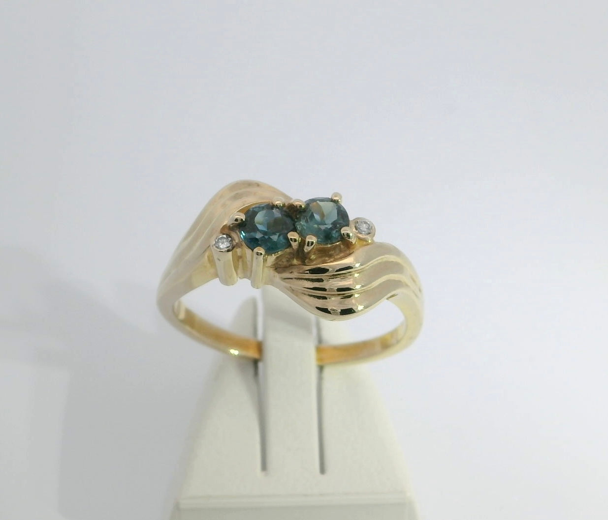 Vibrant Sapphire & Diamond 9ct Gold Ring. M91991