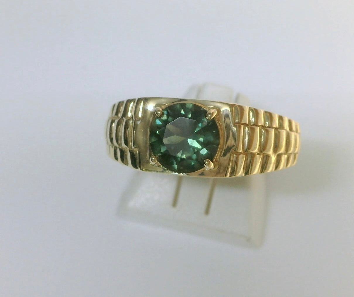 Green Australian Sapphire 9ct Gold Ring. M92057