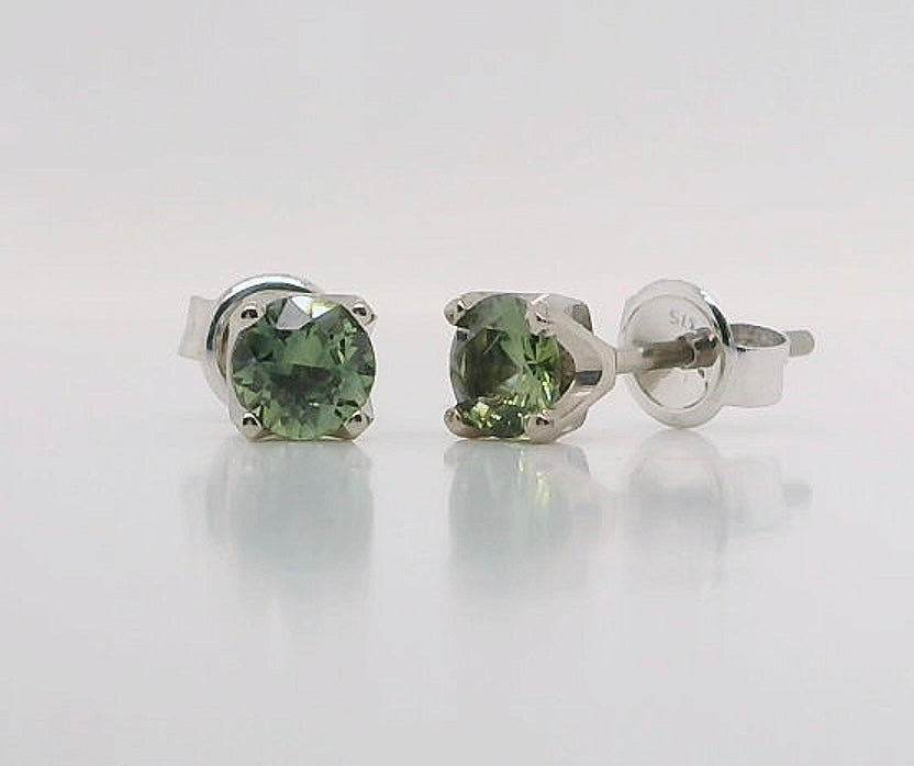 9ct White Gold Earrings. M92099