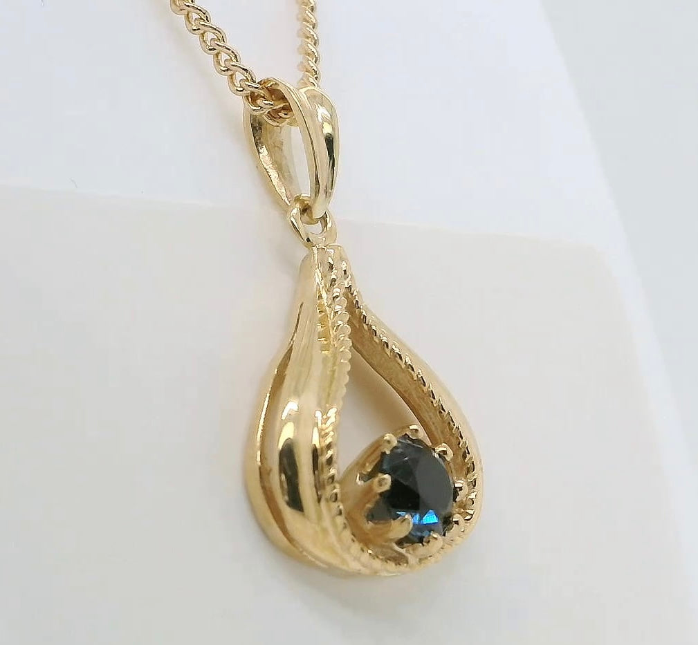 Elegant Gold Pendant with Bright Blue Sapphire M92129