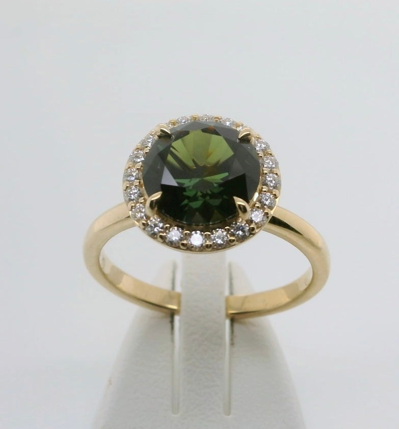 9ct Gold Ring set with Stunning Green Sapphire & Diamonds. M92140