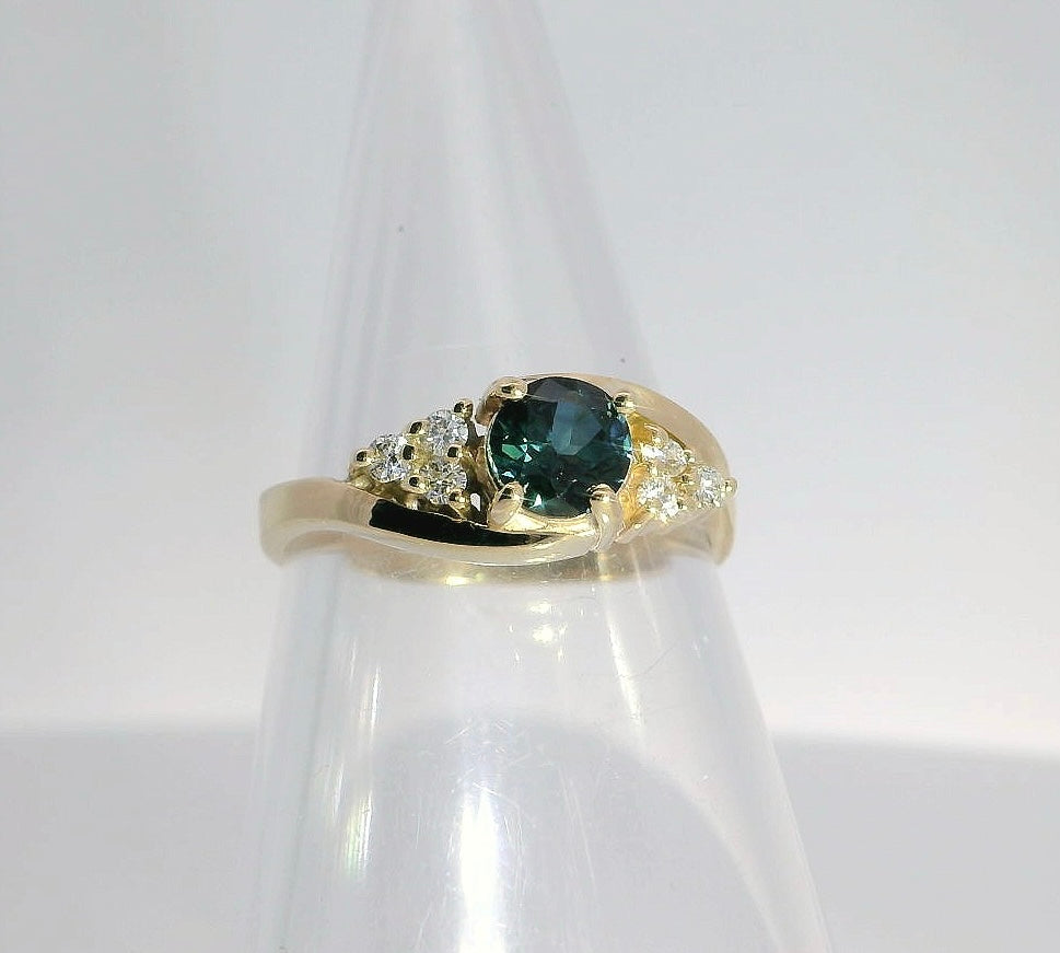 Bright Blue Yellow Parti Sapphire 9ct Gold Ring. M92158