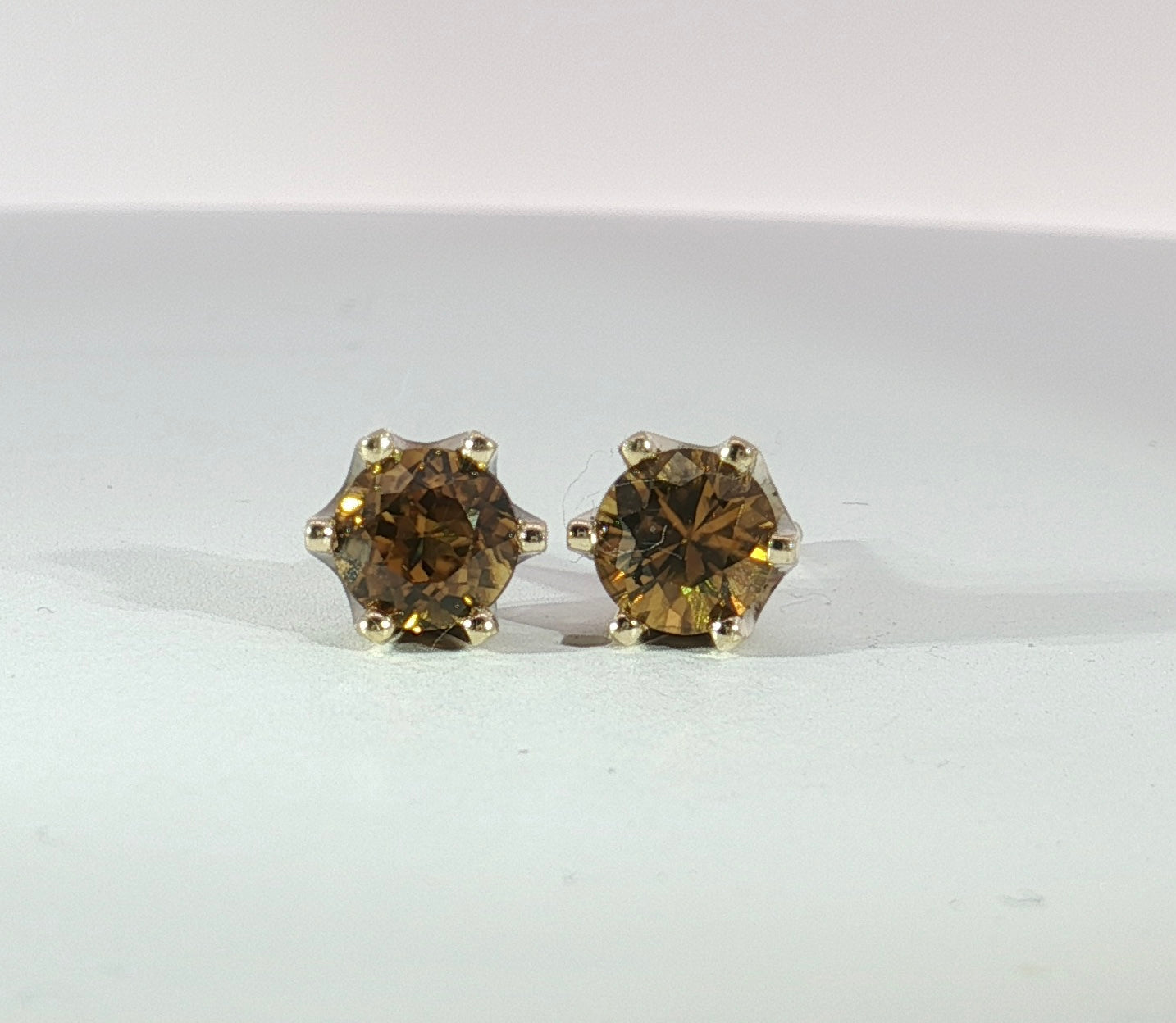 9ct Gold Earring Studs set with Australian Zircons. M92167