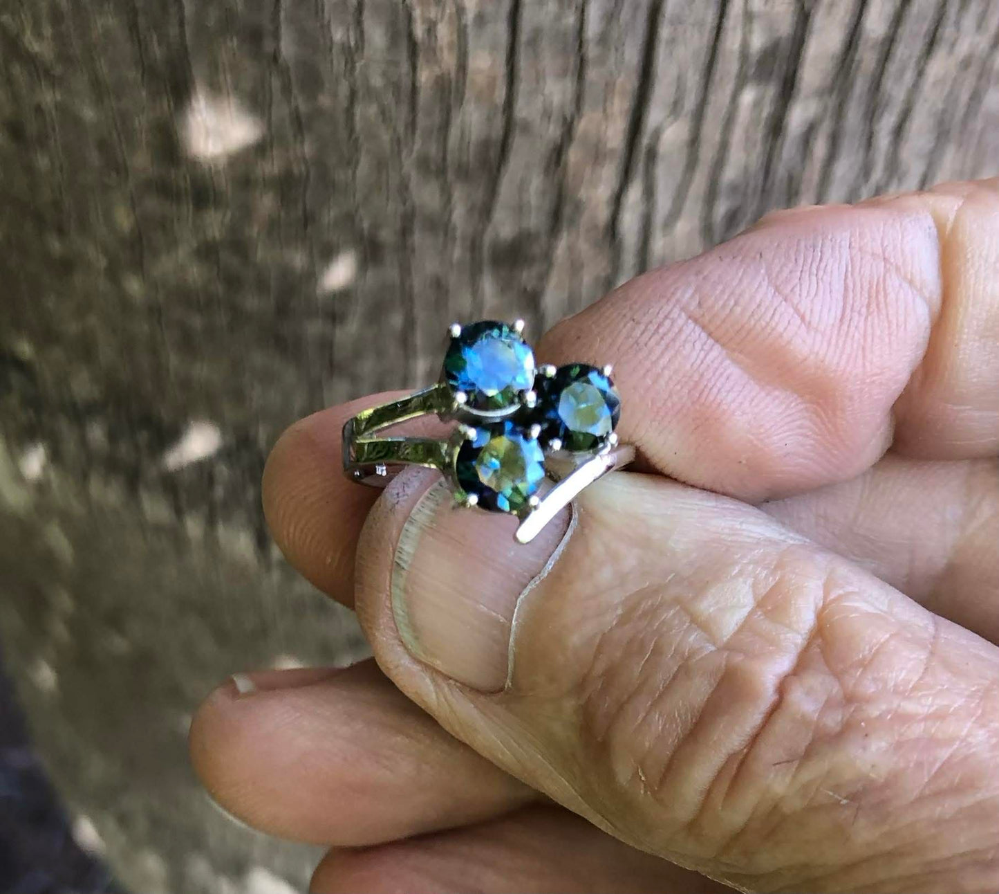 Vibrant Blue Sapphire 9ct White Gold Ring. M92214