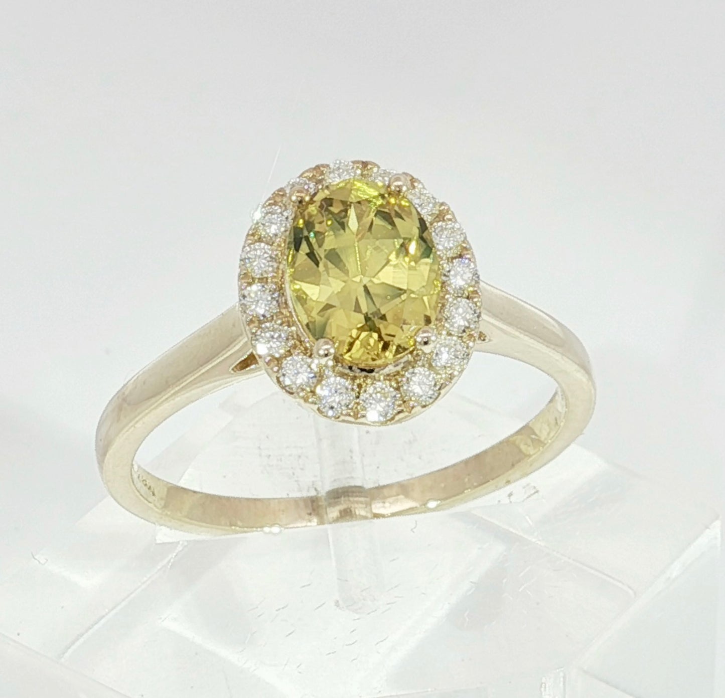 9ct Gold Ring featuring a Gorgeous Yellow Sapphire & Diamonds. M92256