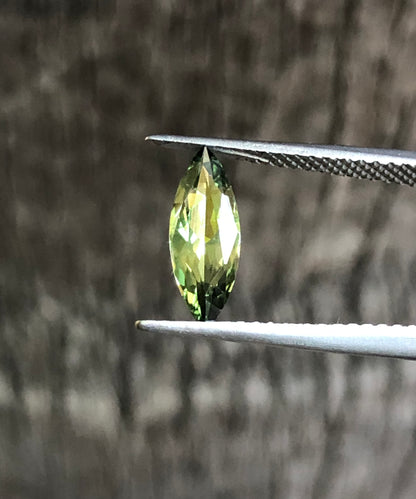 Bright Green with Yellow Highlights Sapphire. M1226