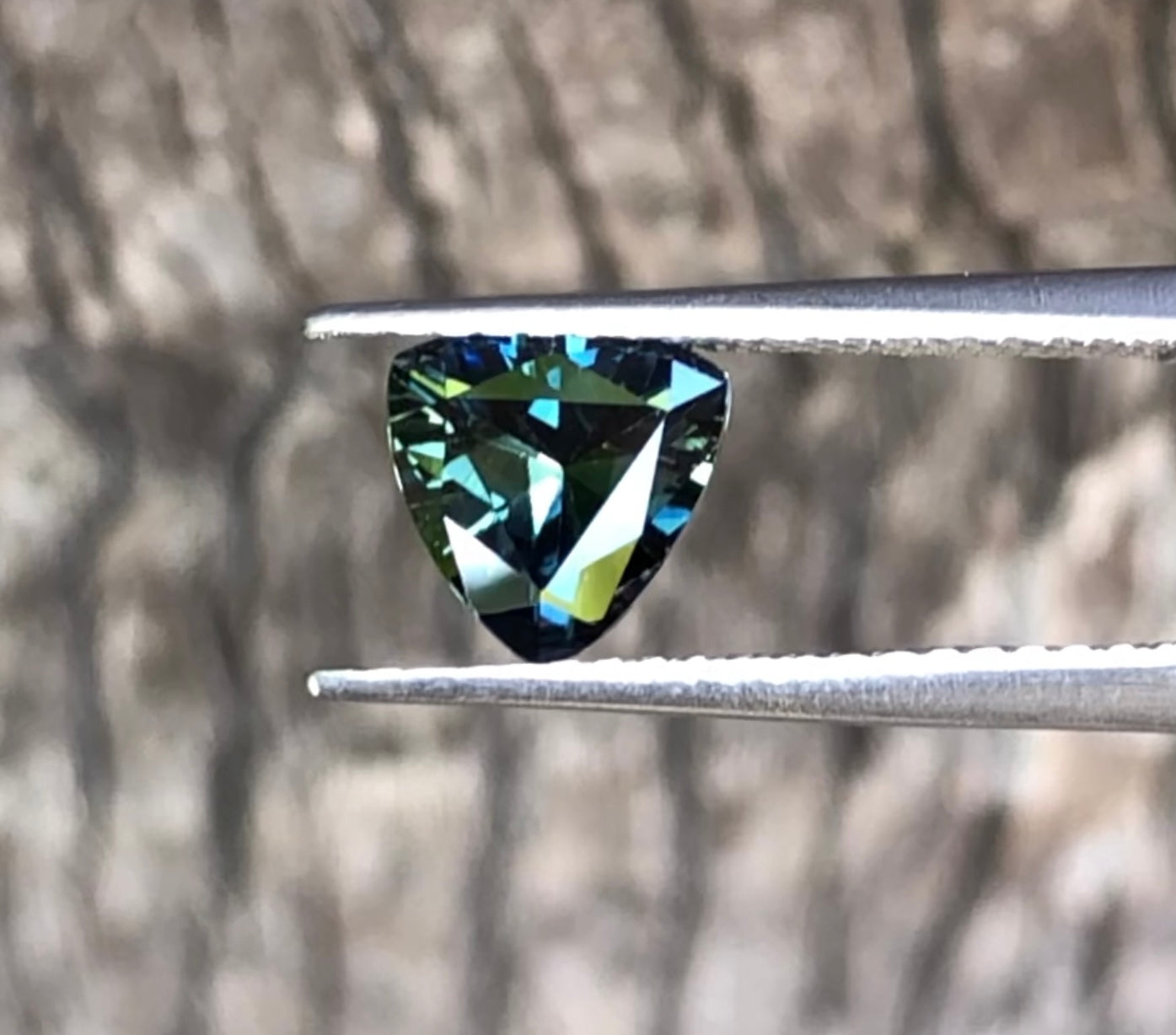 Beautiful Blue Yellow Parti Australian Sapphire. M1028