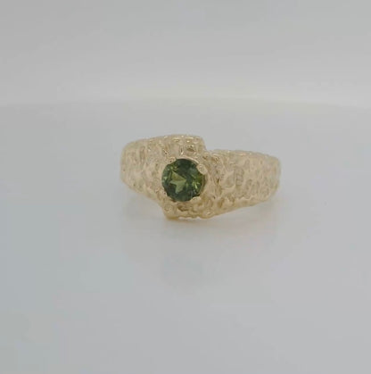 9ct Gold Ring set with Stunning Green Sapphire. M2117