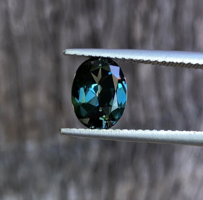 Stunning Blue Yellow Parti Australian Sapphire. M950