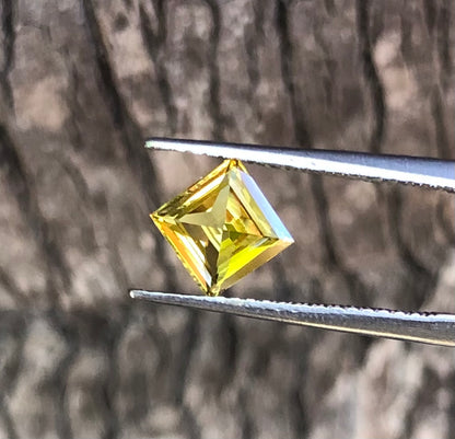 Eye-catching Yellow Sapphire.  M1021