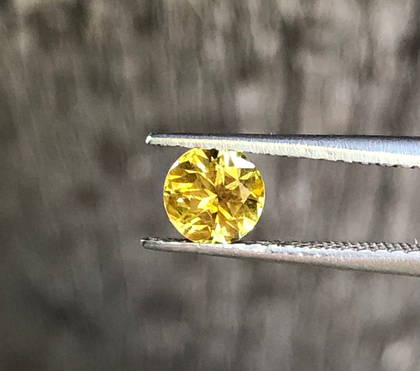 Gorgeous Yellow with a hint of Blue Australian Sapphire. M1065