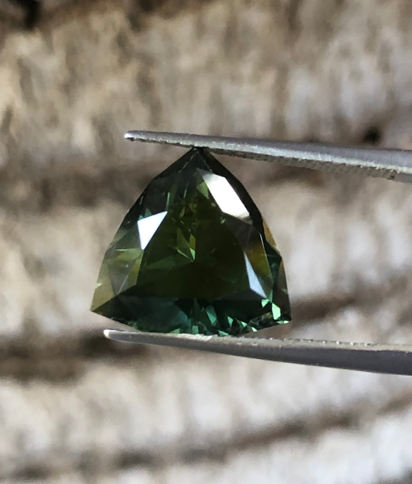 Superb Green Yellow Parti Sapphire. M728