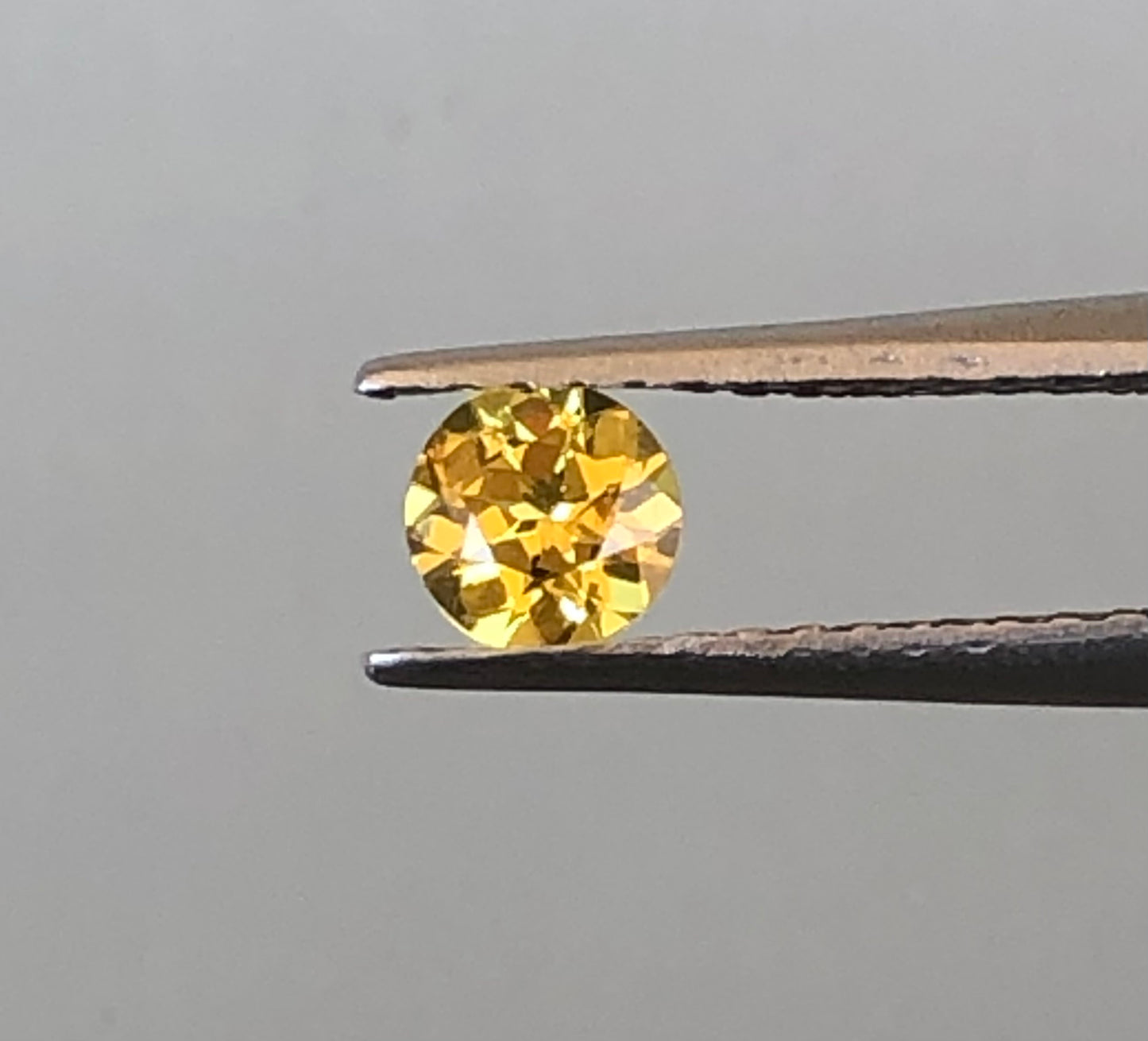 Dazzling Yellow Australian Sapphire. Code – M1132