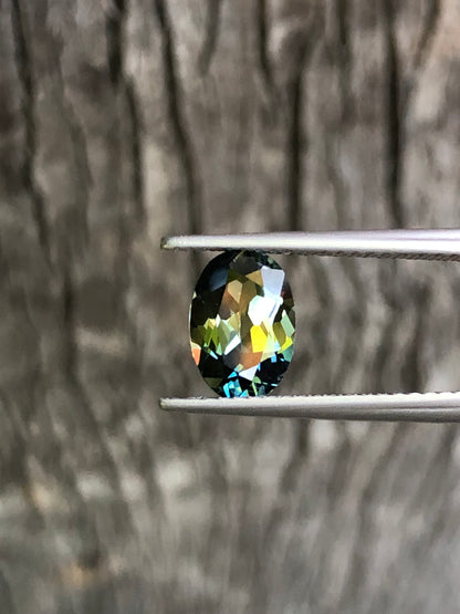 Captivating Parti Colour Sapphire. M1190