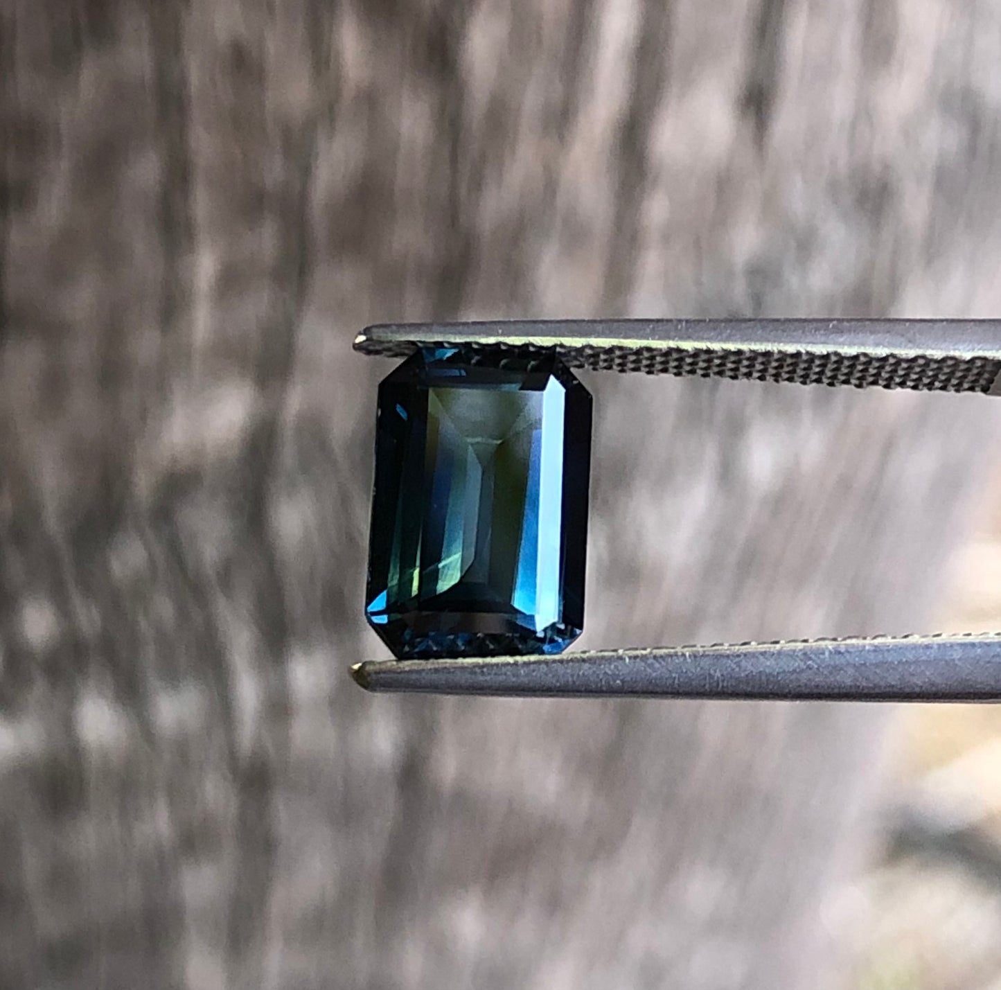 Vibrant Blue Yellow Parti Sapphire. M1202