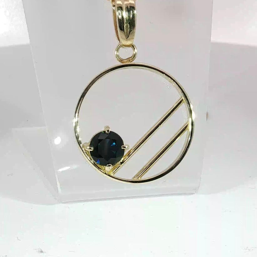 9ct Gold Sapphire Pendant. M91770