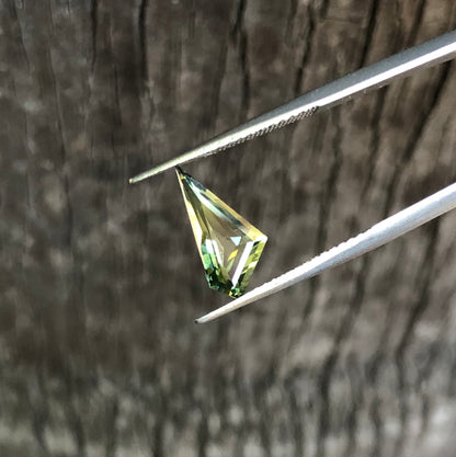 Amazing Yellow Blue Parti Sapphire. M1222