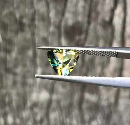 Blue Green Yellow Parti Sapphire. M1232