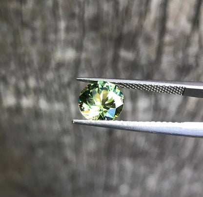 Exquisite Green Yellow Blue Parti Sapphire. M1236