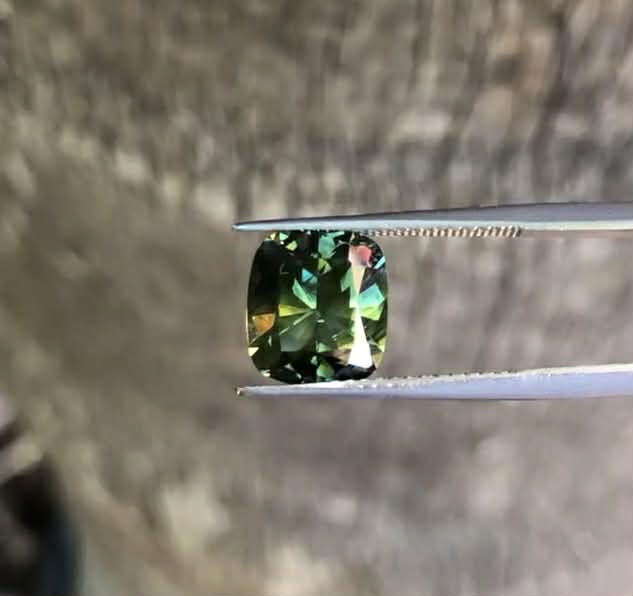 Yellow Blue Green Parti Sapphire. M1258