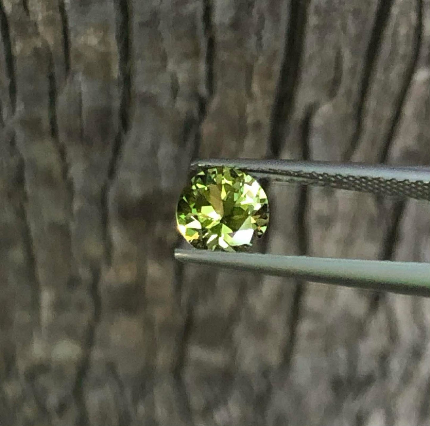 Bright Grass Green Sapphire. M1267