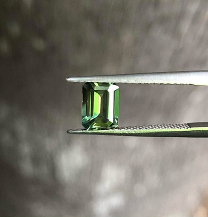 Bright Green Sapphire. M1309