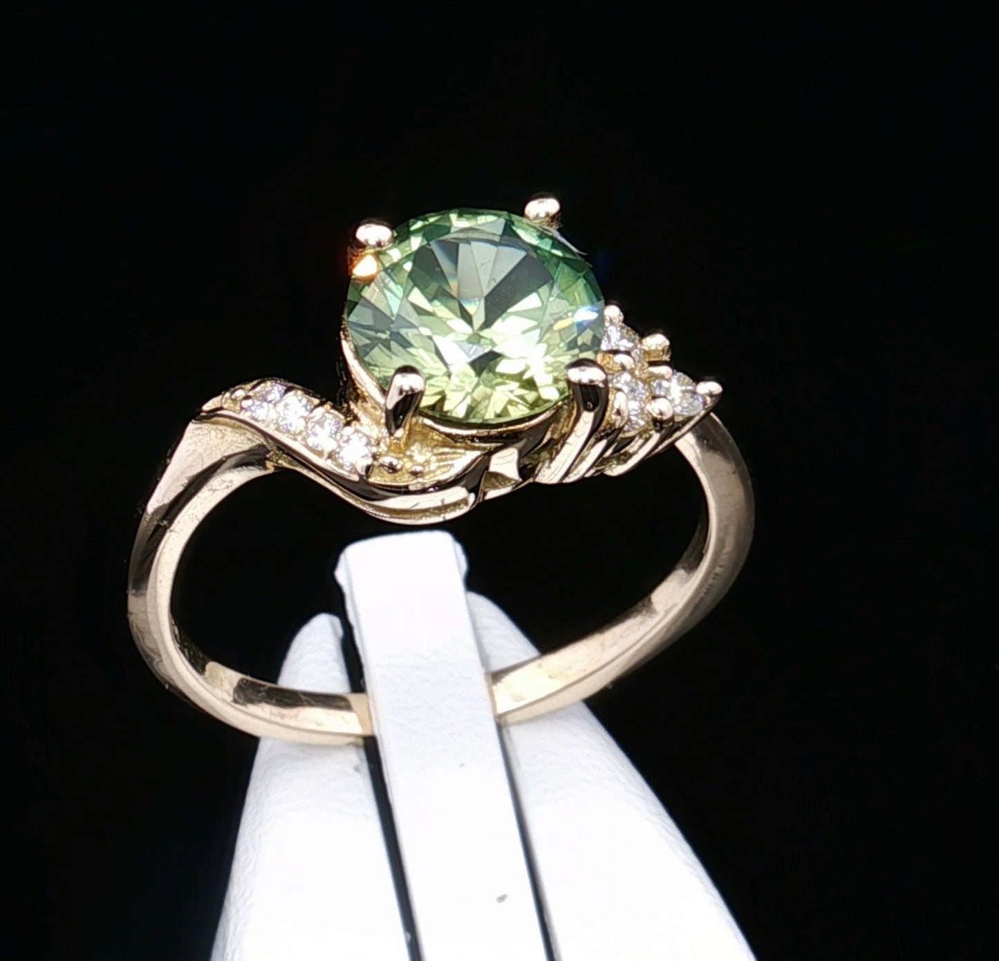 Dazzling Parti colour Sapphire & Diamonds set in 18ct Gold. M18230